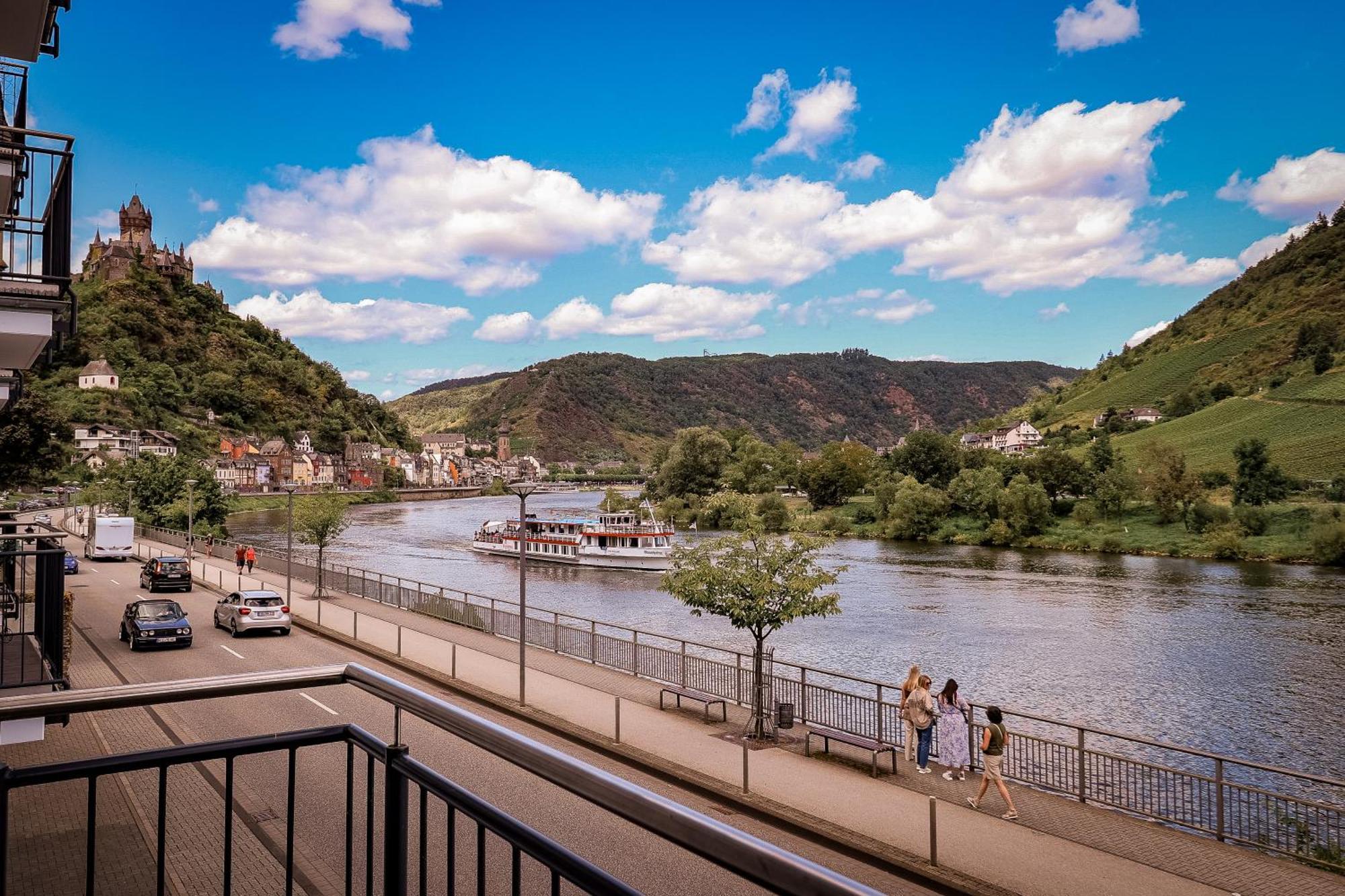 Moselpromenade Villa Moselufer, Panorama & Burg Cochem Blick, Netflix, Balkon Exterior foto